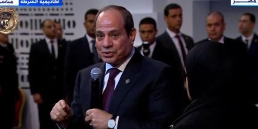 الرئيس السيسي لوالدة الشهيد عمر القاضي: "بشكرك باسم كل المصريين"