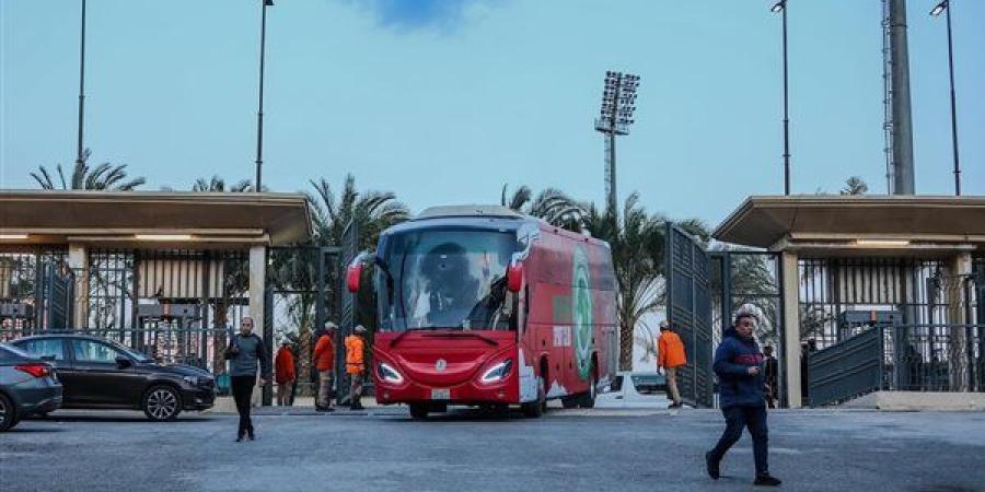 وصول فريق مودرن سبورت ستاد القاهرة استعدادا لمباراة الزمالك بالدوري المصري