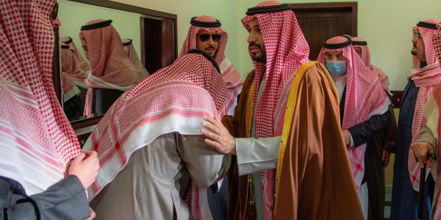 فيديو استقبال محمد بن سلمان وأداء صلاة الميت على الأمير محمد بن فهد يثير تفاعلا - الأول نيوز