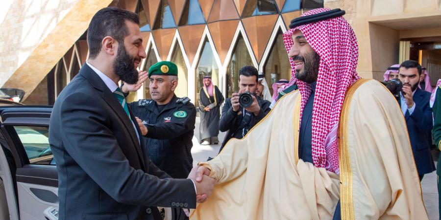 فيديو وصور استقبال محمد بن سلمان لأحمد الشرع في الرياض بأول زيارة خارجية له - الأول نيوز