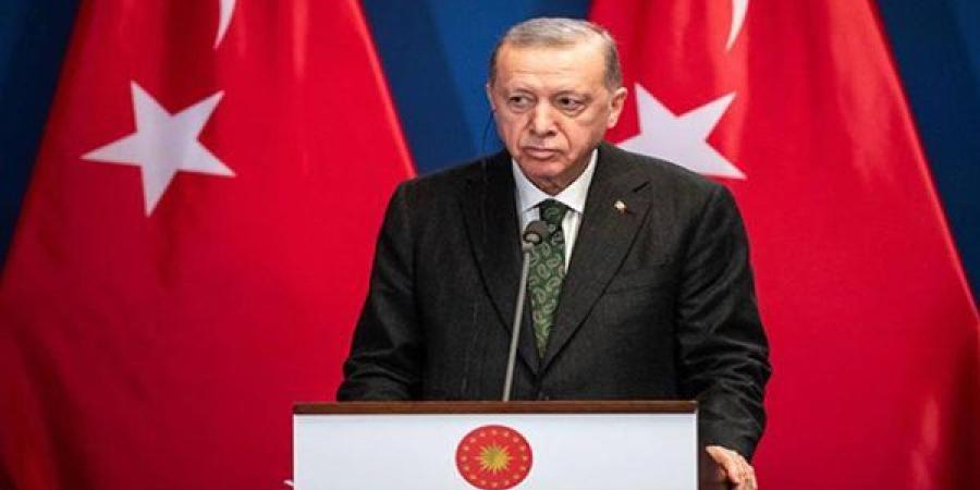 أردوغان يهدي رئيس وزراء ماليزيا سيارة "توج" التركية