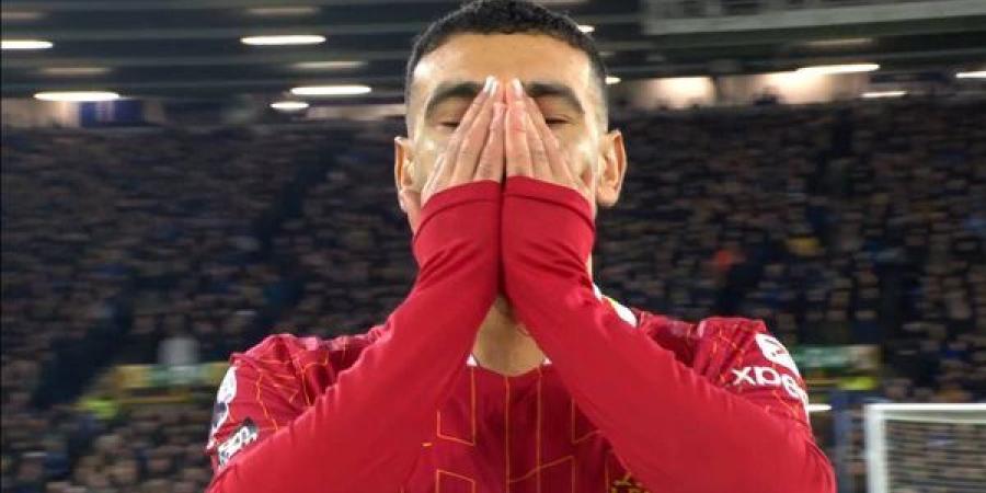 محمد صلاح يصنع هدف تعادل ليفربول مع إيفرتون ويحقق رقمًا تاريخيًا.. فيديو