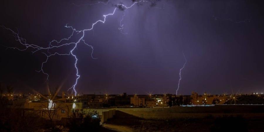 إنذار أرصادي أحمر.. السعودية: أمطار غزيرة وسيول وبرد حتى ظهر يوم غدٍ الأحد