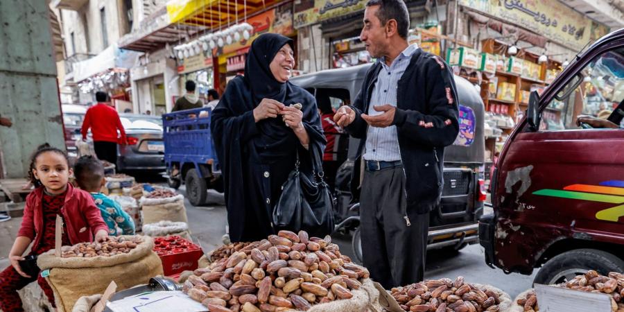 رمضان في مصر.. معارض سلع حكومية والأسعار تغير نمط استهلاك المصريين - الأول نيوز