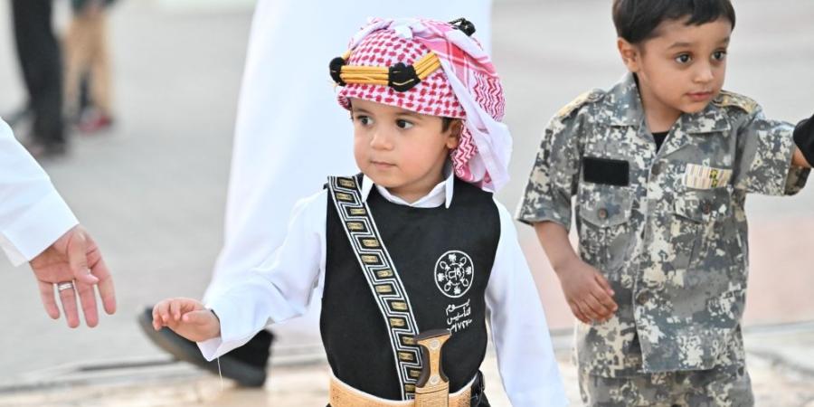 صور| بالأزياء التراثية.. أهالي جازان يحتفلون بيوم التأسيس