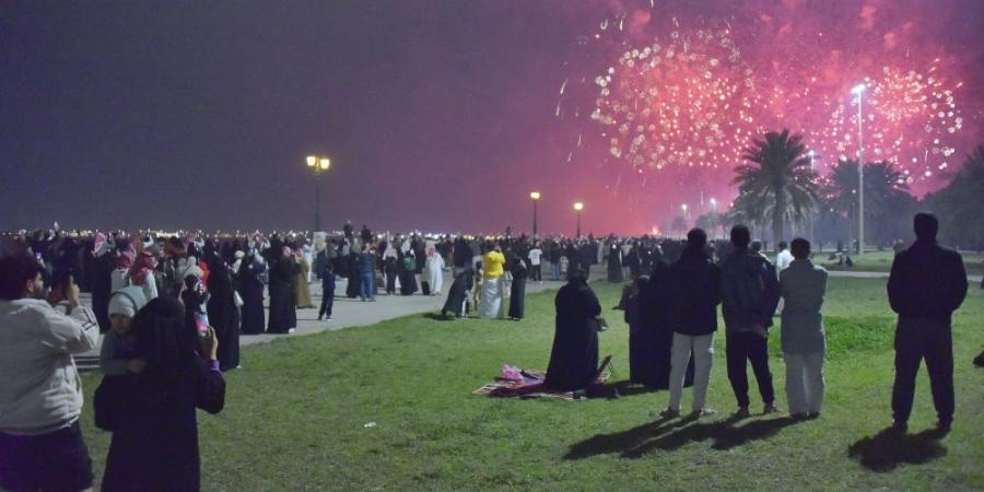 شاهد.. الألعاب النارية تضيء سماء الدمام احتفالًا بـ "يوم التأسيس"