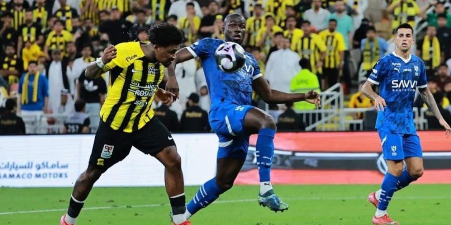 الاتحاد يدك شباك الهلال برباعية ويحلق بصدارة الدوري السعودي