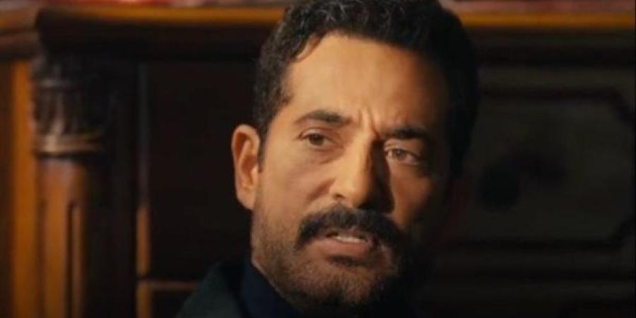 الحلقة الثالثة من مسلسل "سيد الناس".. عمرو سعد يفاجأ في المدافن بسبب تجارة والده