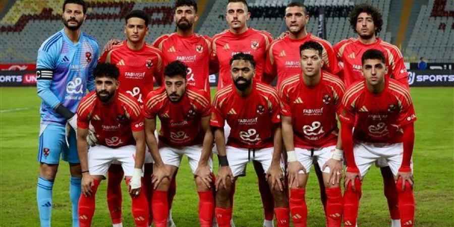 الأهلي يقرر الانسحاب من الدوري إذا لم تلعب القمة بحكام أجانب