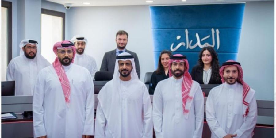 سفير الإمارات لدى البحرين يزور مركز المدار بوزارة الخارجية