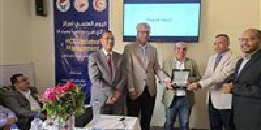 نقابة أطباء قنا تشارك في اليوم العلمي لمركز علاج الفيروسات الكبدية وتكرم ضيوفًا