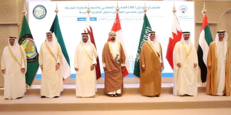 وزير الصناعة يترأس وفداً في اجتماعات لجان التعاون التجاري والصناعي بالكويت