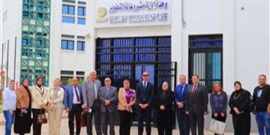 رئيس جامعة دمنهور يتفقد مبنى الخدمات الرقمية تمهيدا لافتتاحه