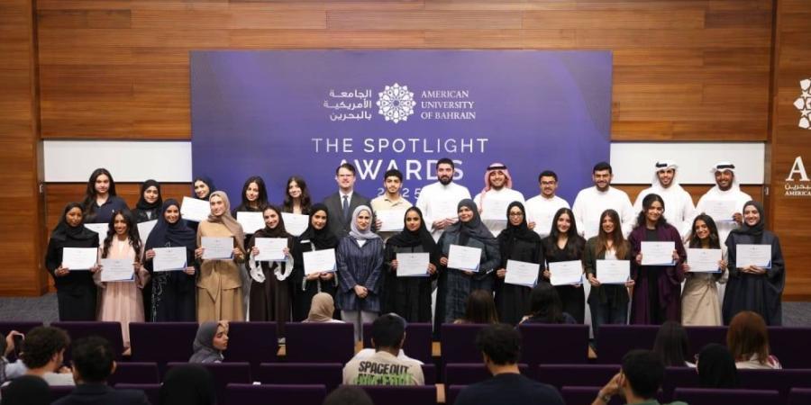 الجامعة الأمريكية بالبحرين تحتفي بإنجازات طلبتها للعام الدراسي 2024-2025