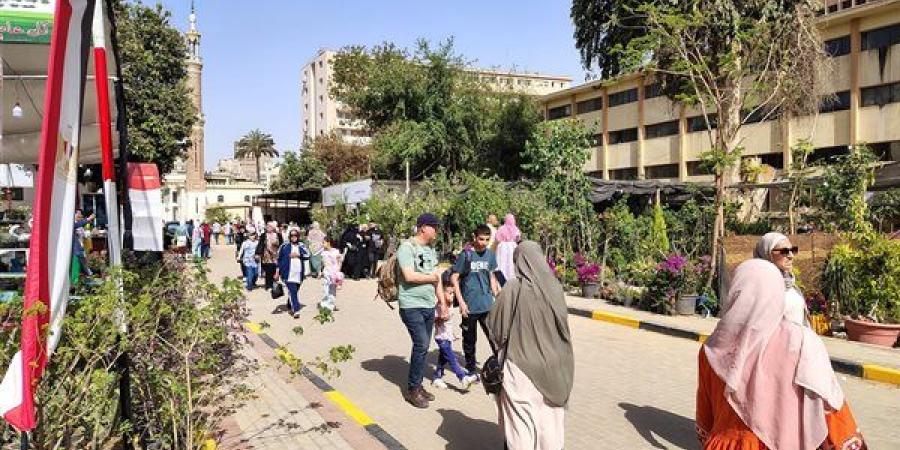 إقبال جماهيري كبير على معرض زهور الربيع بالمتحف الزراعي في أجازة عيد العمال