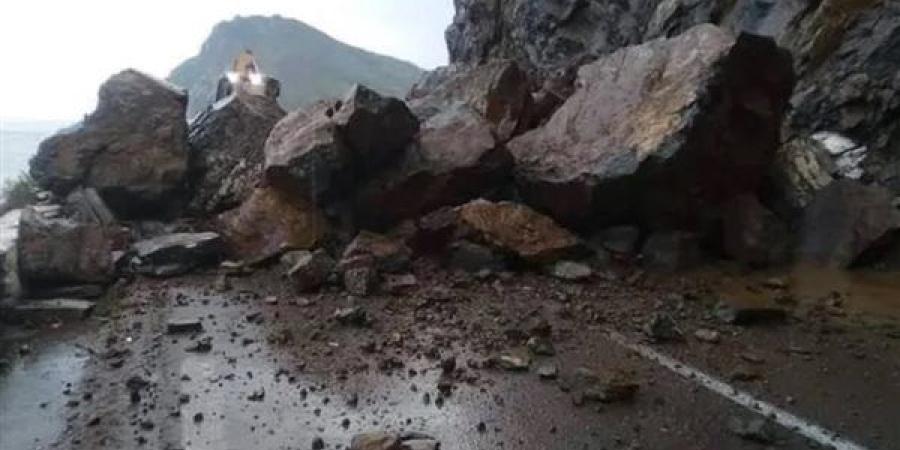 إغلاق عدة طرق في إسرائيلية بسبب انهيار صخري
