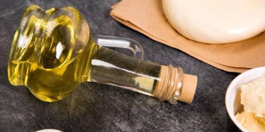 تنظيف عبوات الزيت والزبدة دون فوضى.. دليلك العملي للتخلص من الدهون العنيدة