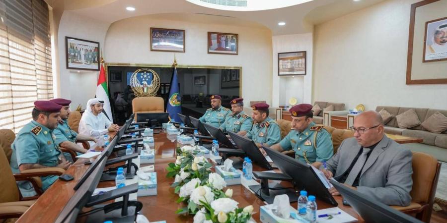 شرطة عجمان تبحث تعزيز التعاون مع هيئة الطيران المدني