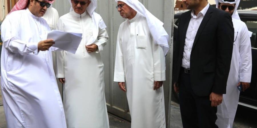 محافظ الشمالية يطلع على سير العمل في وحدة سكنية ضمن مشروع "بيوت الخيري" بقرية القدم