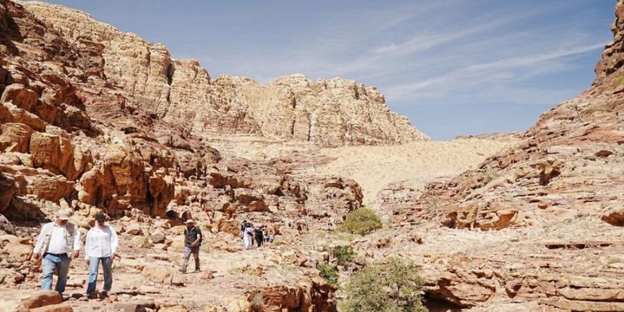 26 مكتبا سياحيا يروجون لـ"مسار الخرمة" لاستقطاب سياحة المغامرة في البترا