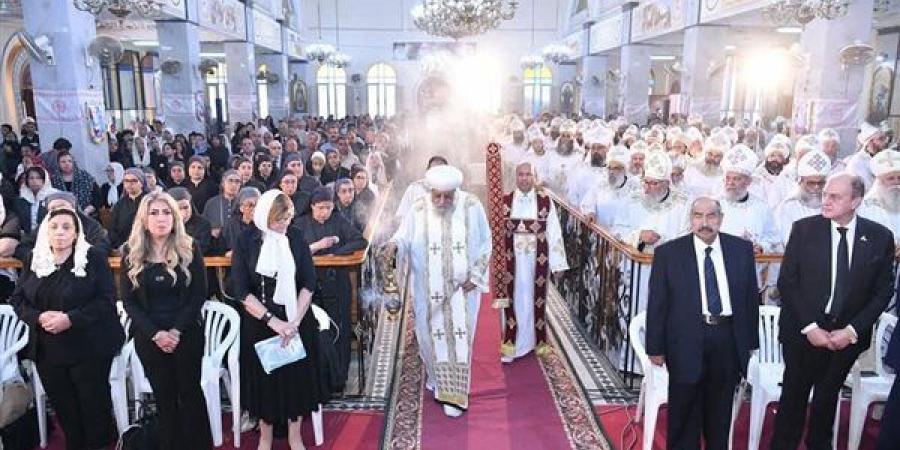 البابا تواضروس يصلى قداس ذكرى "الأربعين" لمثلث الرحمات نيافة الأنبا باخوميوس