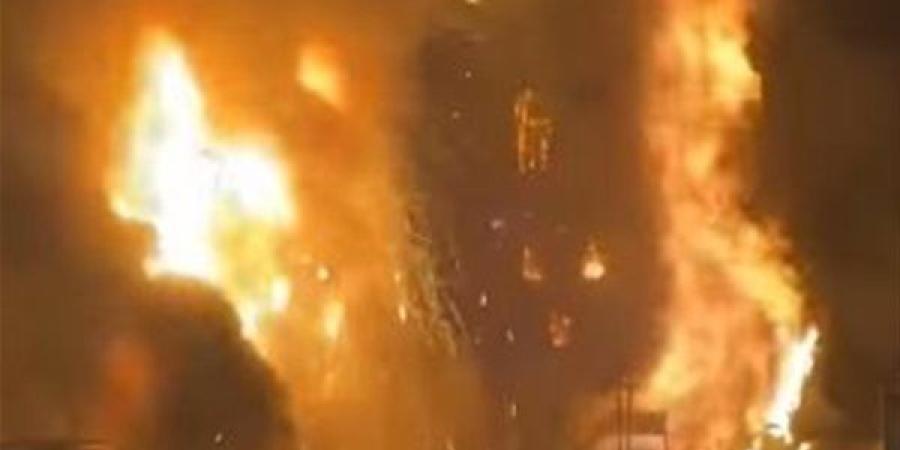 عاجل.. حريق يلتهم مطعم شهير ومبنى سكني بمصر الجديدة والدفع بـ5 سيارات إطفاء لإخمادة