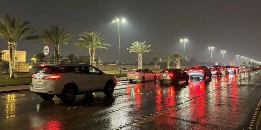 طقس الأحد.. أمطار رعدية وغبار على أجزاء من 9 مناطق