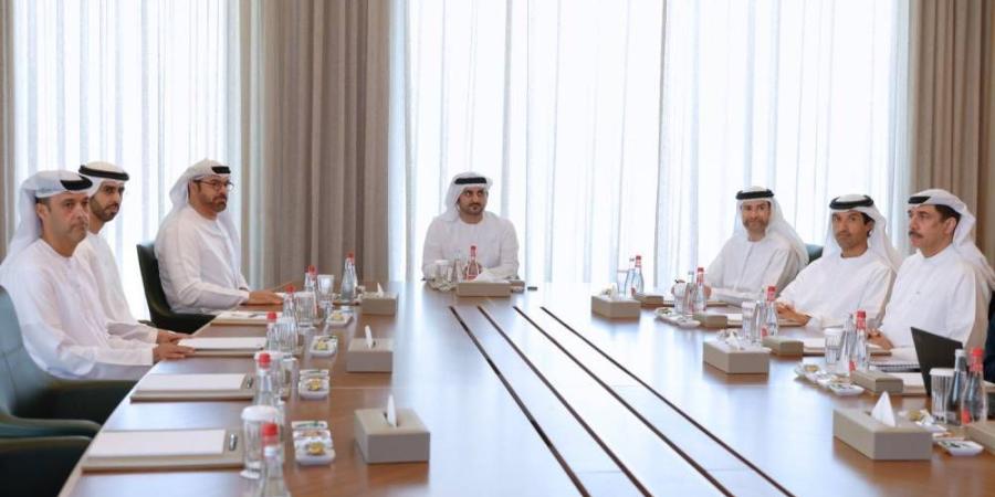 مكتوم بن محمد: تطوير القطاع الاقتصادي والمالي في دبي لمواكبة التغيرات وتجاوز الطموحات