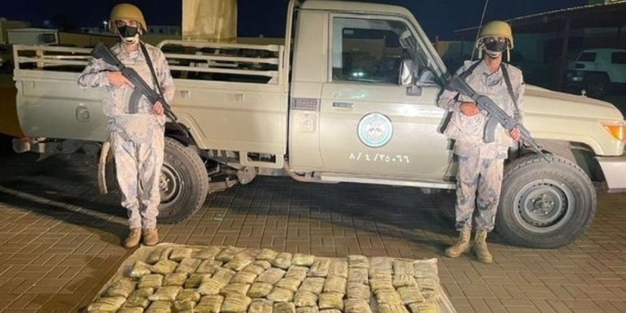 إحباط تهريب 23 كيلوجرامًا من مادة الحشيش المخدر بجازان