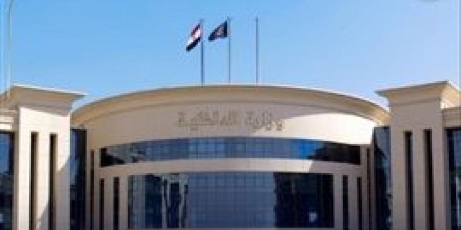 طالبه تنهى حياتها قفزا من أعلى مبنى مجمع مدارس في الجيزه