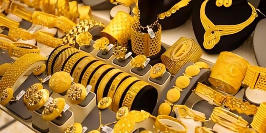 الذهب يهبط 3.5 % وسط ارتفاع الطلب على "الادخار"