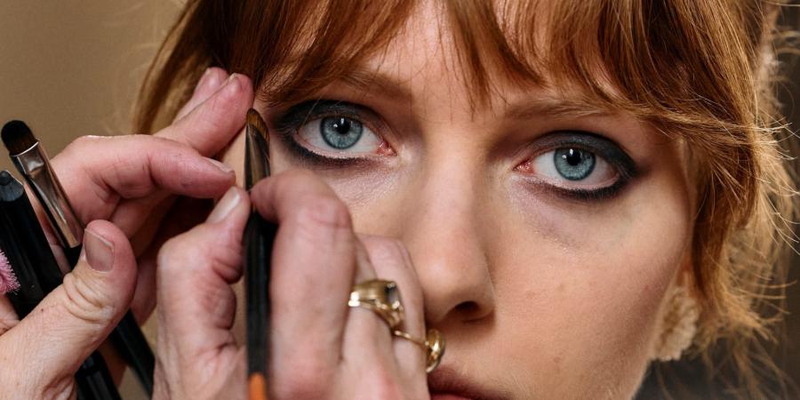 تقنيات Microblading وNanoblading لرسم الحواجب..كيف حلّت مكان التاتو؟ - الأول نيوز