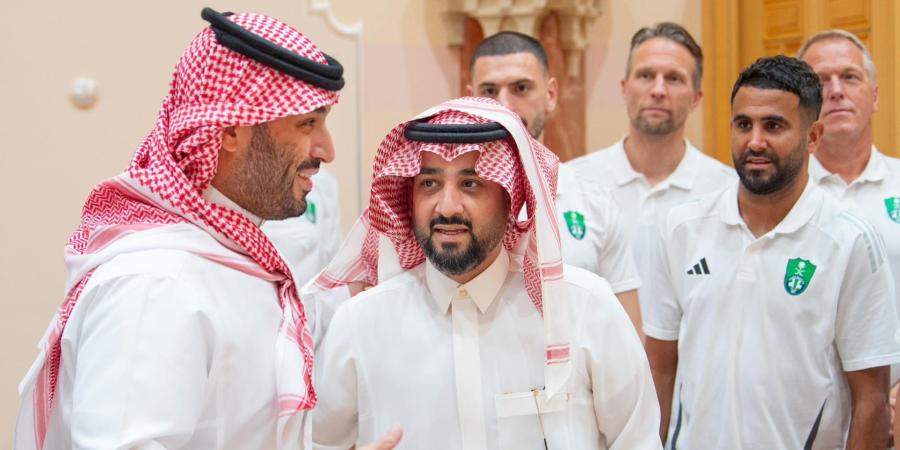 السعودية.. رياض محرز يعلّق على لقائه بمحمد بن سلمان - الأول نيوز