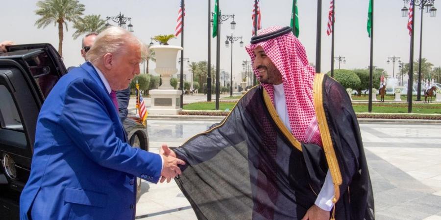 ولي العهد يستقبل ترامب في مقر منتدى الاستثمار السعودي الأمريكي