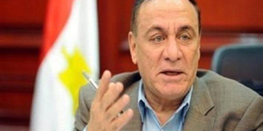 أي سلاح وطائرات حربية تدخل مصر بتتفكك.. سمير فرج يكشف السبب