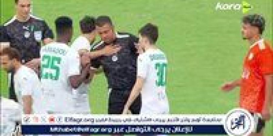 لافتة طيبة من لاعبي فاركو والمصري اتجاه المساعد هشام الدسوقى