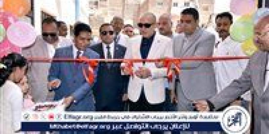 محافظ الأقصر يفتتح مركز تنمية وصحة الأسرة بقرية الديمقراط.. ويبشر الأهالي بالصرف الصحي والغاز الطبيعي قريبًا