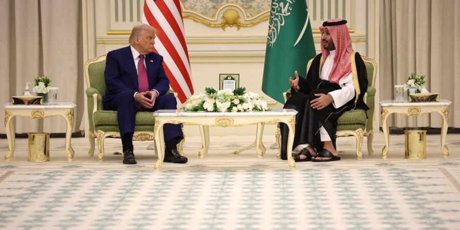"حكيم للغاية سابق سنه".. ترامب يشيد بمحمد بن سلمان ويتحدث "مازحا" عن استثمارات التريليون دولار - الأول نيوز