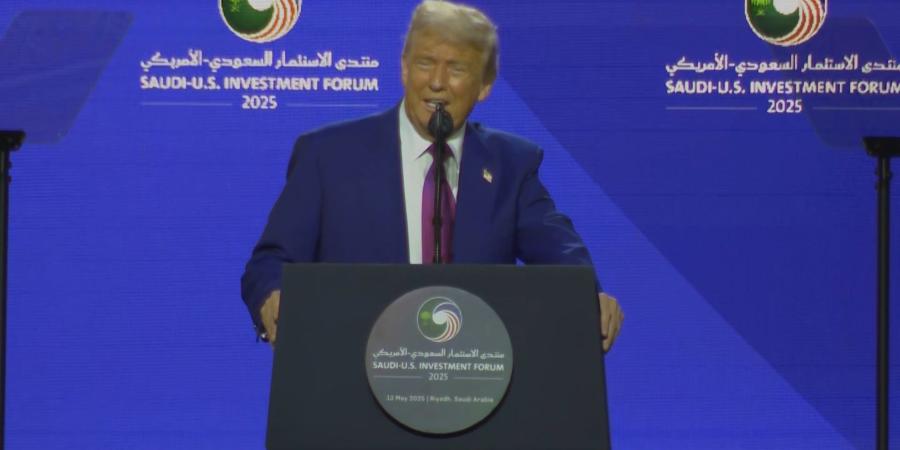 ترامب ممازحًا ولي العهد السعودي وهو يشيد بإنجازاته : "محمد.. كيف تنام؟" - الأول نيوز