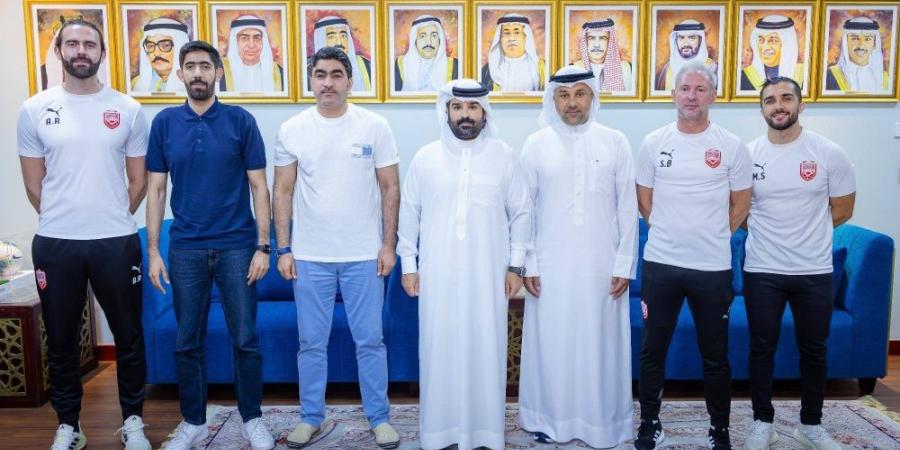 سمو الشيخ خليفة بن علي يستقبل مدربي منتخبات الفئات العمرية لكرة القدم