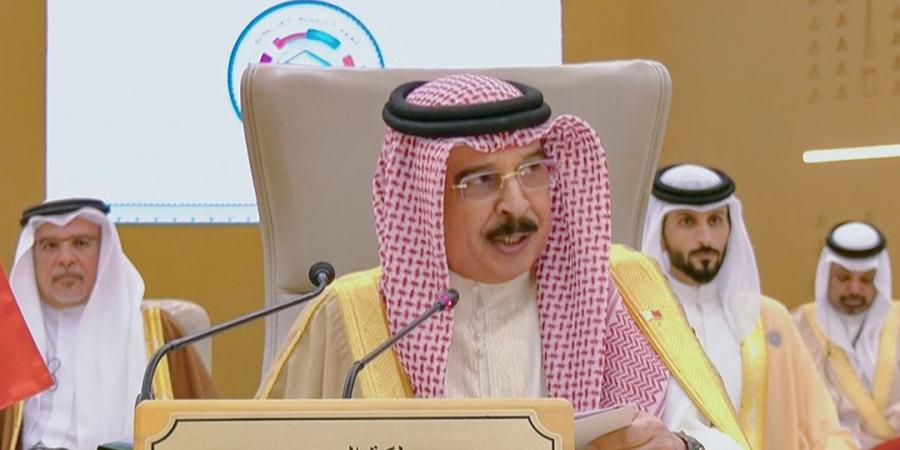 الملك يشارك في القمة الخليجية الأمريكية بالرياض ويؤكد عمق الشراكة الاستراتيجية