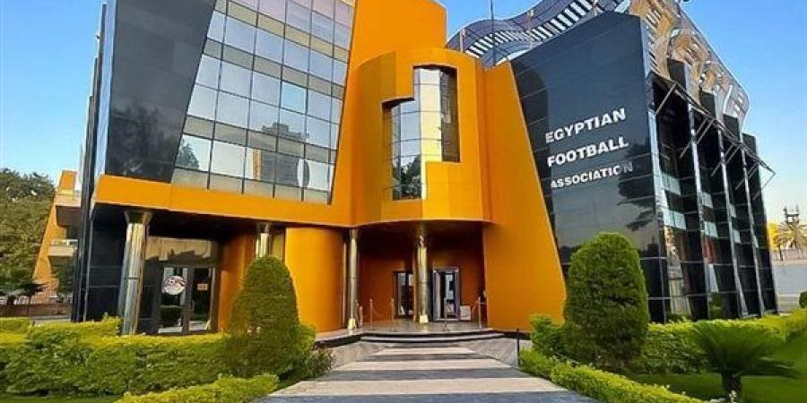 اتحاد الكرة يخاطب الأندية بشأن تراخيص العمل للاعبين والمدربين الأجانب
