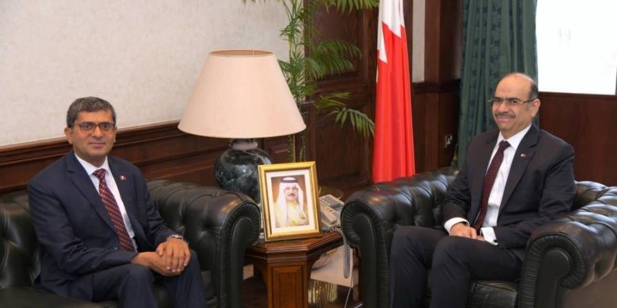 وزير الشؤون القانونية وزير العمل بالوكالة يستقبل سفير نيبال لدى مملكة البحرين
