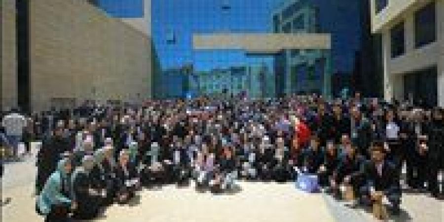 جامعة الجلالة تحتضن مشروعات طلابية رائدة في الصناعات الدوائية والتجميلية