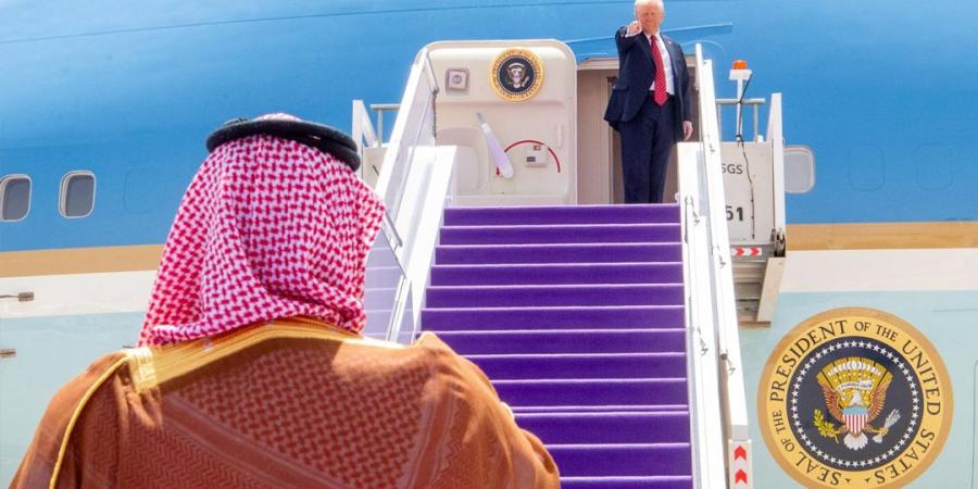 الرئيس الأمريكي يغادر الرياض وولي العهد السعودي في مقدمة مودعيه