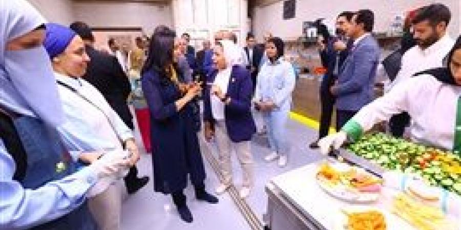 وزيرة التضامن الاجتماعي تتفقد تجديدات مؤسسة الفتيات بالعجوزة بالتعاون مع " حياة كريمة".. وتتناول الإفطار مع الفتيات