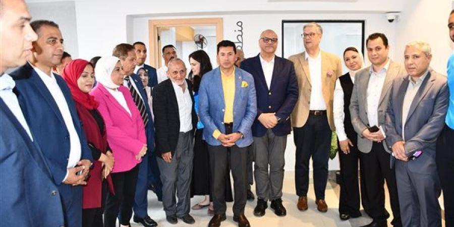 وزير الرياضة ومحافظ القليوبية يفتتحان معمل الابتكار بمركز شباب المنشية