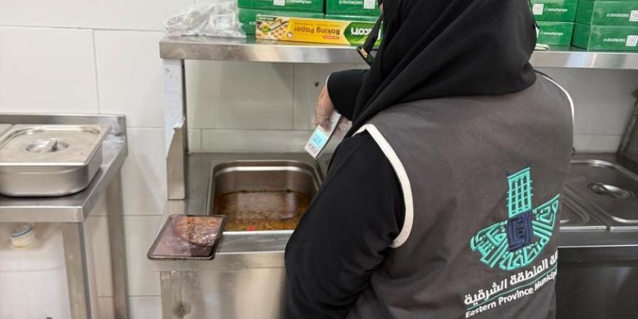 350 مخالفة و25 إنذارًا للمنشآت التجارية والصحية المخالفة في بقيق