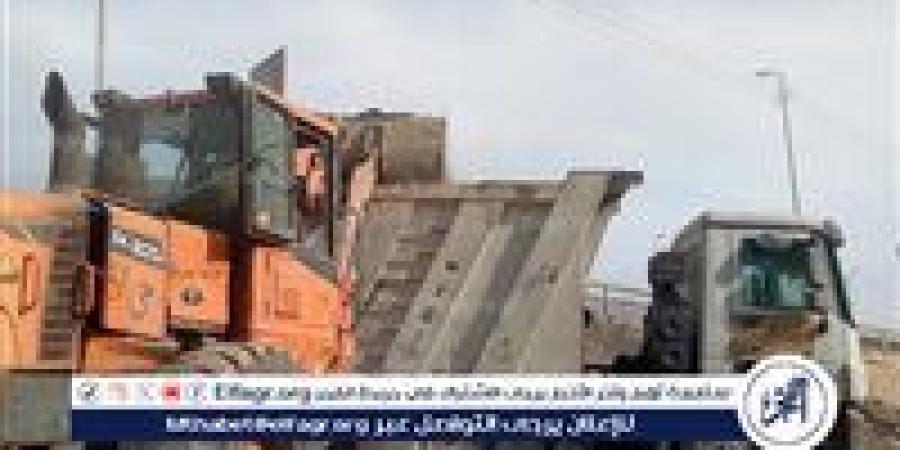 رفع 230 طنًا من المخلفات الصلبة بجوار كوبري نزلة عبد اللاه بحى شرق أسيوط