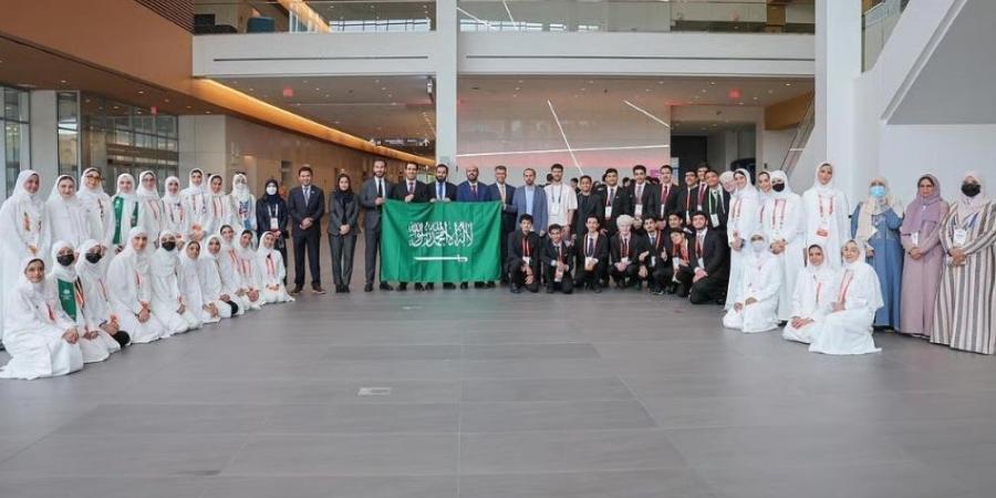 بالتقنية والعلوم والطب.. طالبة سعودية تناقش خبراء العالم في آيسف 2025